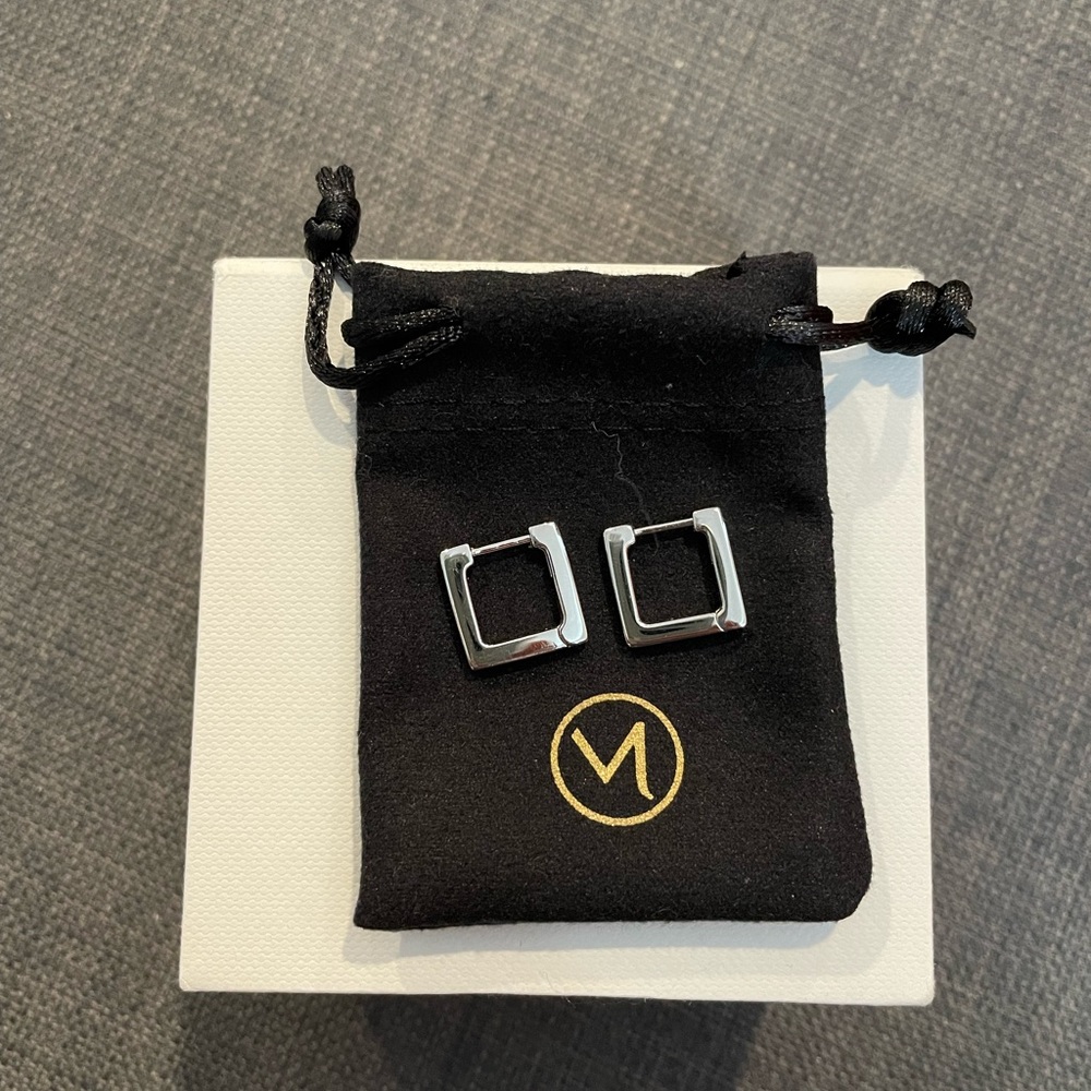 Mejuri Block Small Hoops Silver